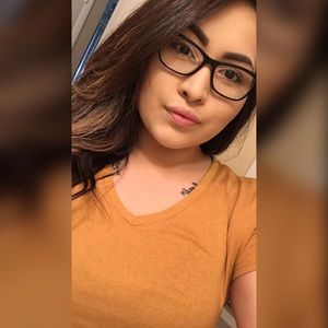 Meet your Posher, Elissa